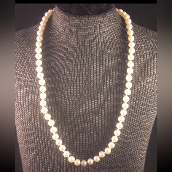 Classic Beige Single Strand Imitation Pearl Necklace 18” Princess Length - Picture 1 of 6
